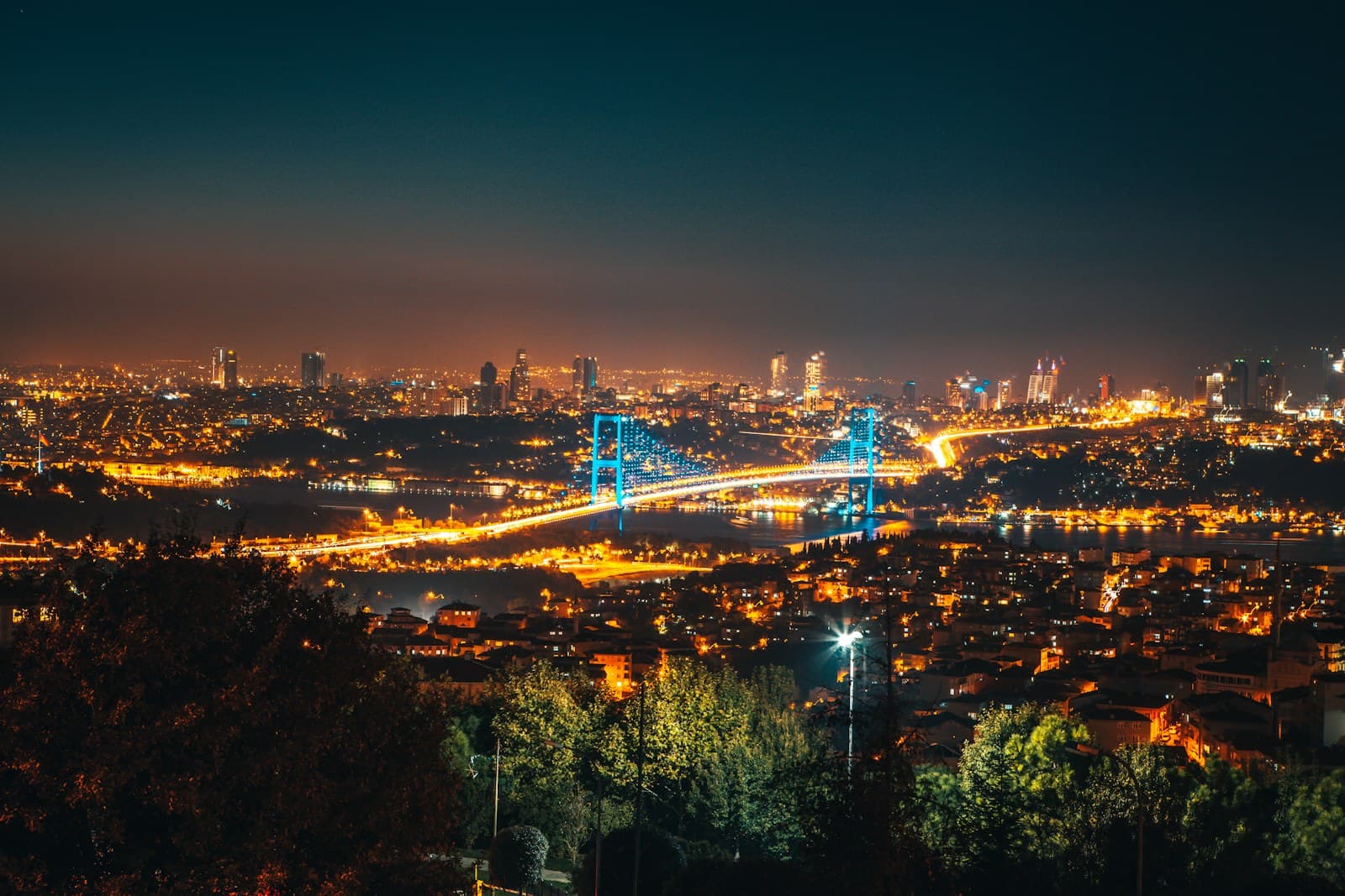 Gece İstanbul ve Boğaz Köprüsü